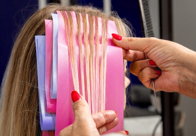 Highlighting Foam Strips: Innováció a haj festésében és melírozásában